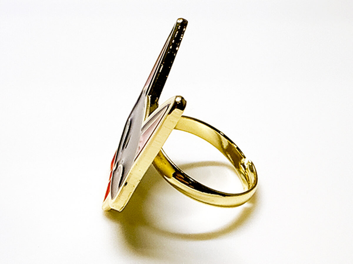 GACHA GACHA 'Ai Yazawa BIG METAL RING'.