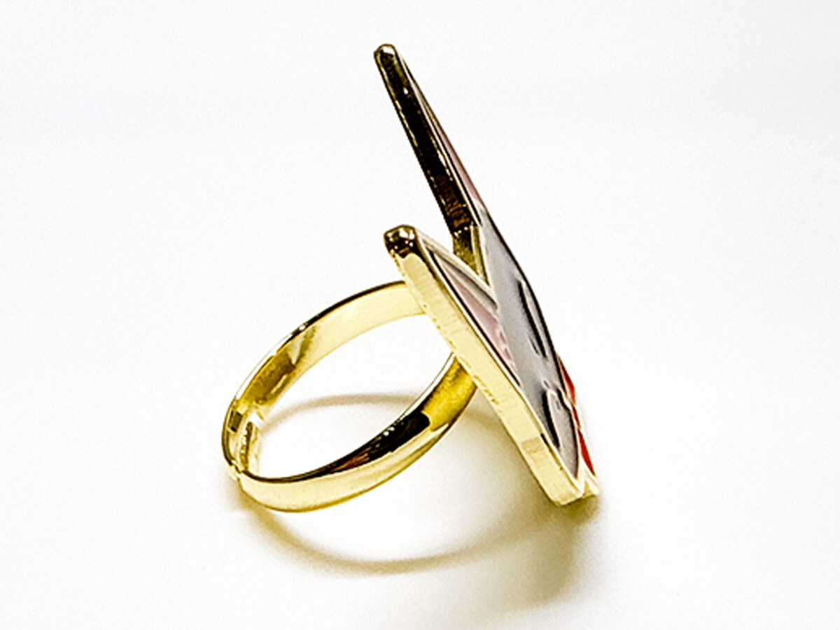 GACHA GACHA 'Ai Yazawa BIG METAL RING'.