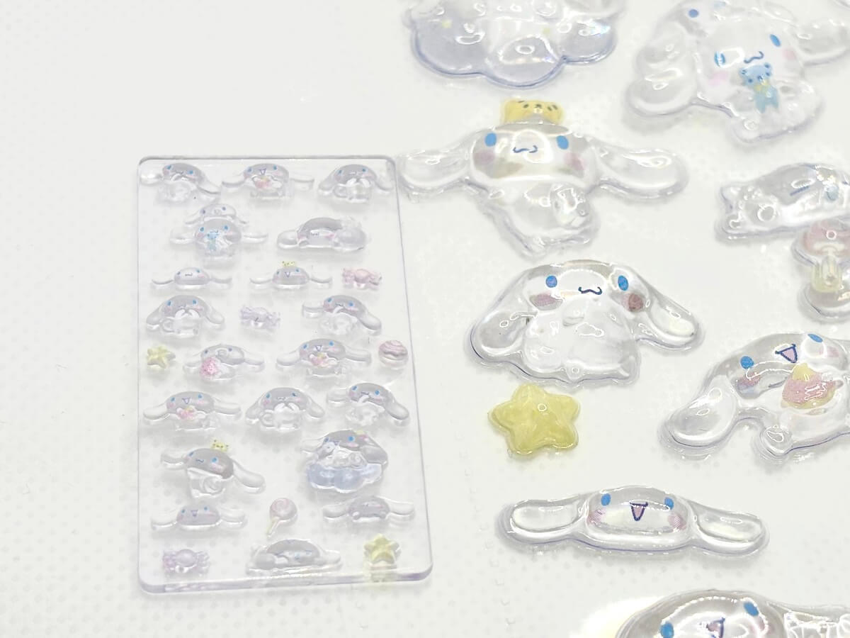 GACHA GACHA "Sanrio Characters Bonbon Drop Miniature Charms
