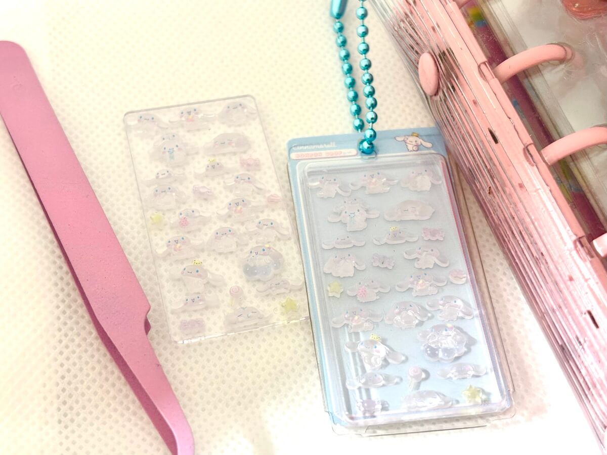 GACHA GACHA "Sanrio Characters Bonbon Drop Miniature Charms